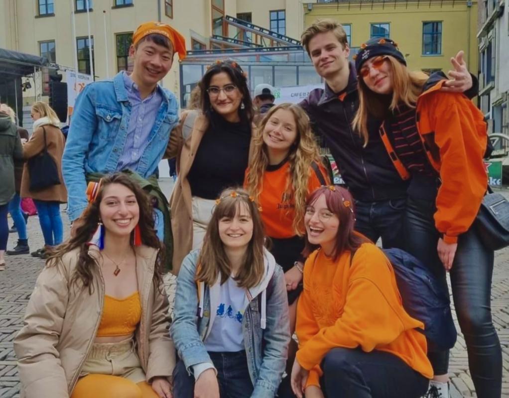 Giusy and friends wearing orange clothes on King's day